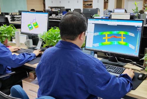 injection molding machines in 100 000 class clean room